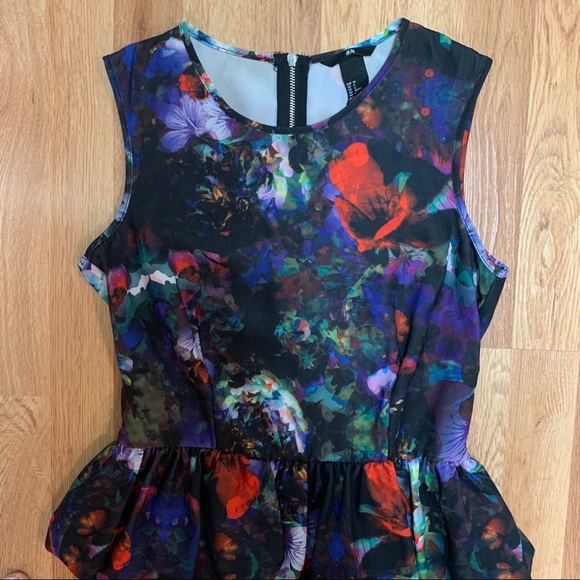 Floral Peplum Dress with Accent Zipper - Picture 3 of 7
